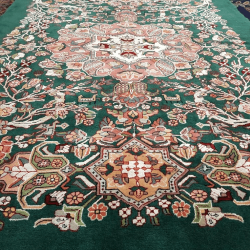 silk rug and carpet persian crafts
